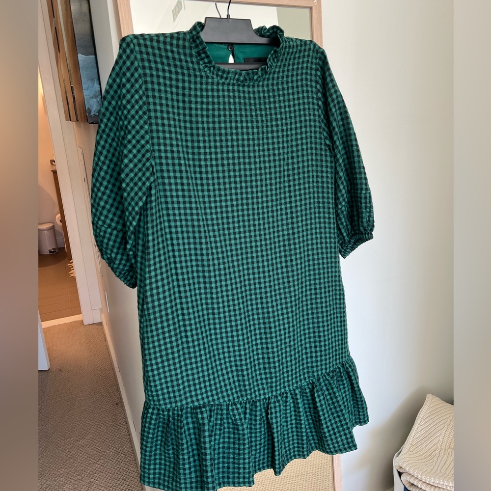 Donna Morgan gingham quarter sleeve flounce hem dress. Size 2, green and black